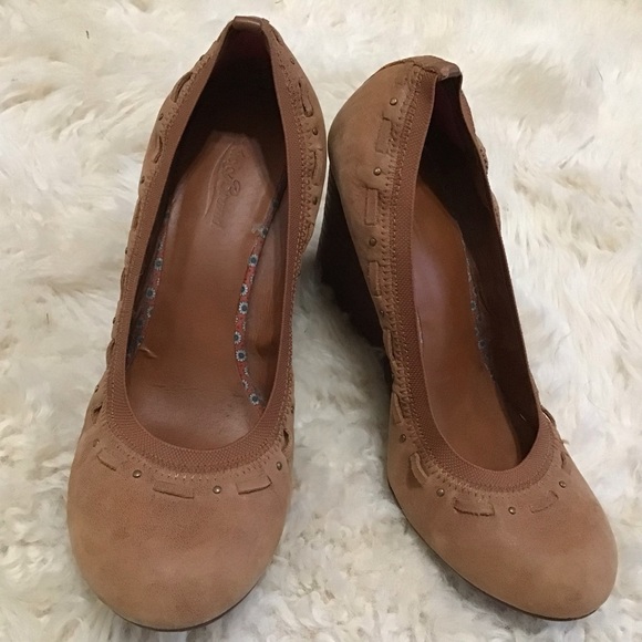 Neutral Soft Lucky Brand Wedges - Picture 7 of 8